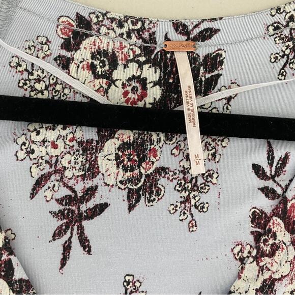 Free People Speak Easy Sky Blue Floral Long Bell Sleeves Tunic Blouse Top Medium - Picture 5 of 9